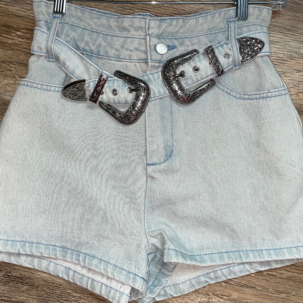 Le Lis Nashville Nights denim shorts with buckle ❤️NWT